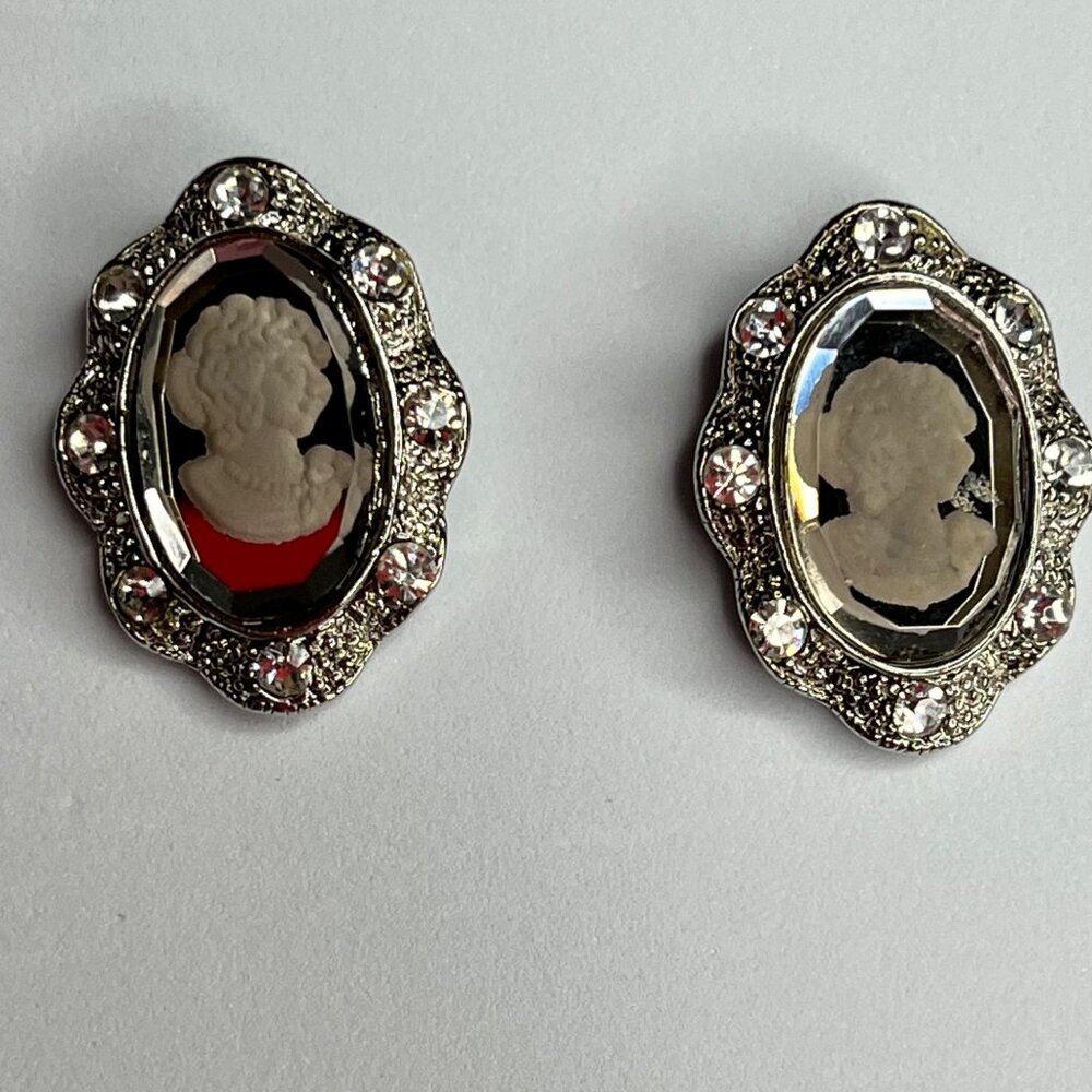 Vintage Style Cameo Rhinestone stud Earrings